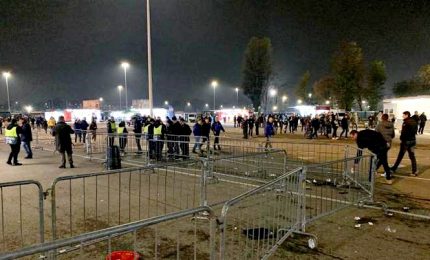 Momenti tensione intorno a gate San Siro, 5 feriti