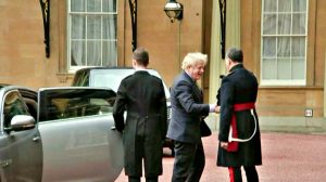 Johnson, vittorioso dopo voto, va a Buckingham Palace