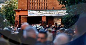 Roma-i-funerali-di-Gaia-e-Camilla-le-ragazze-investite1