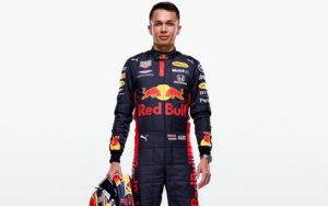 Il pilota anglo-thailandese, Alexander Alton ha sorpreso tutti nel 2019, quella del suo debutto, prima alla guida della Toro Rosso e poi della RB15 (ha sostituito Gasly)