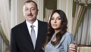 Il presidente azero Ilham Aliyev e la moglie Mehriban Aliyeva vicepresidente