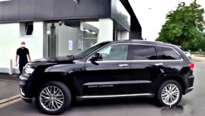 Juve, Cristiano Ronaldo alla Continassa il suo arrivo in Suv