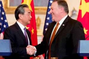 Il ministro degli Esteri cinese Wang Yi e il Segretario di Stato Mike Pompeo