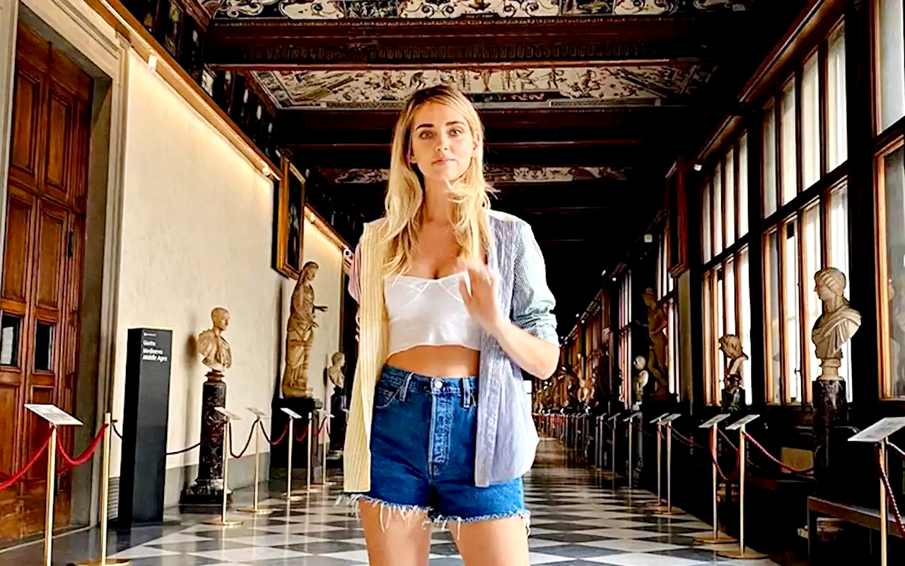 chiara-ferragni-agli-uffizi-di-firenze