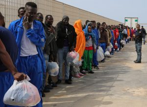 Immigrazione: Renzi, Mediterraneo è mare, non cimitero