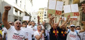 Whirlpool_Napoli_Protesta