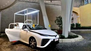 toyota-mirai-papa-francesco_3