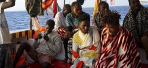 Migranti: Open Arms giunta davanti a Lampedusa