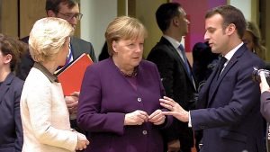 Ursula von der Leyen, Angela Merkel e Emmanuel Macron