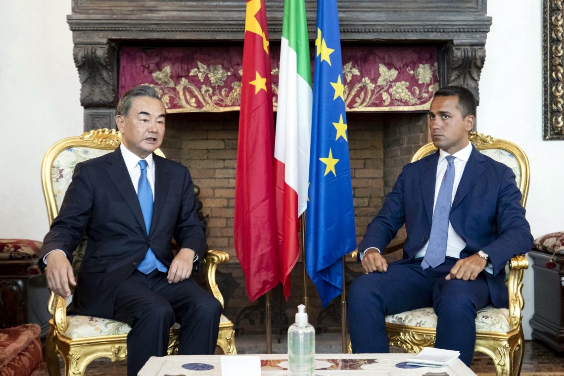 Il ministro degli Esteri Luigi Di Maio e il'omologo cinese, Wang Yi