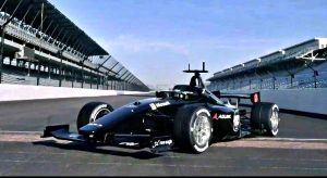 A Indianapolis auto a guida autonoma a 300 all'ora senza piloti