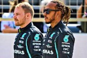 Lewis Hamilton (in primo piano) e Valtteri Bottas