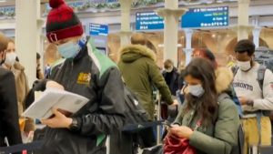 Covid, folla per il treno Londra-Parigi prima delle restrizioni_cleanup