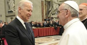 Il Papa, le elezioni midterm Usa e le spese scandalose sulla difesa di Biden