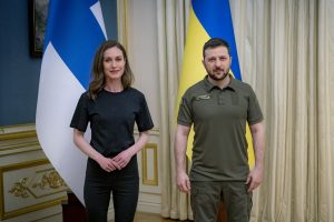 La premier finlandese Sanna Marin a Kiev incontra Zelensky