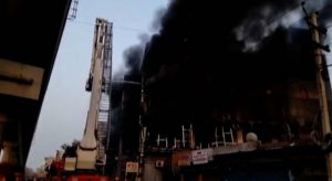 scoppia incendio a New Delhi almeno 26 morti e 40 feriti