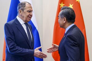 A Bali vertice tra Sergei Lavrov e l'omologo cinese Wang Yi