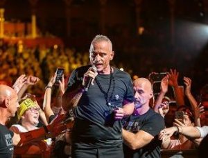 Musica/ Eros Ramazzotti torna mattatore live a Siviglia