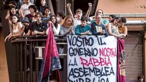 Alla Sapienza centinaia di studenti occupano Scienze Politiche