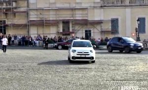 Compagno Meloni al Quirinale con la figlia a bordo 500