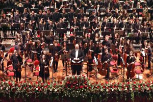 la giovanissima compagine orchestrale del Teatro Massimo diretta dal Maestro Michele De Luca-min