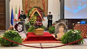 Cinema/Rose rosse sulla bara di Gina Lollobrigida