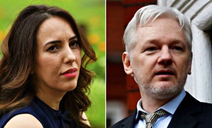 La moglie di Assange: Italia e Europa si mobilitino per sua liberazione