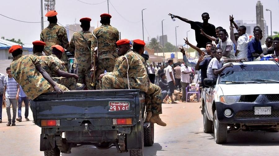 Sudan, terzo giorno di combattimenti. Almeno 100 morti tra i civili