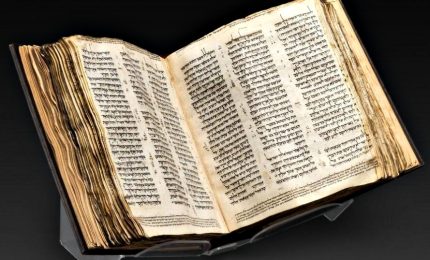 Bibbia millenaria venduta a prezzo record, 38,1 milioni