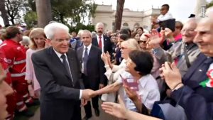 2 giugno, Mattarella accoglie fragili nei giardini del Quirinale_cleanup