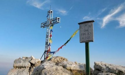 Niente più croci in vetta, la smentita del Cai