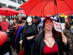 Ad Amsterdam in piazza contro lo spostamento del quartiere a luci rosse