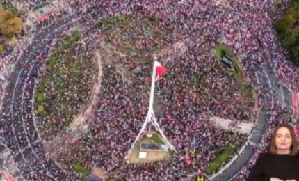 Un milione di persone sfilano a Varsavia contro il governo