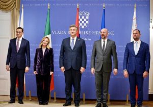 I primi ministri della Polonia Mateusz Morawiecki, Italia Giorgia Meloni, Croazia Andrej Plenković e il presidente del Consiglio europeo, Charles Michel