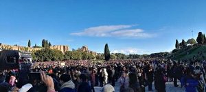 Violenza donne/Violenza donne, in migliaia alla manifestazione al Circo Massimo