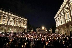 A-roma-fiaccolata-di-tutti-i-partiti-e-societa-civile-per-la-morte-di-Navilty