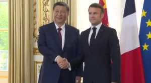 Francia-Cina-Macron-loda-Xi-Jinping-per-impegno-a-non-vendere