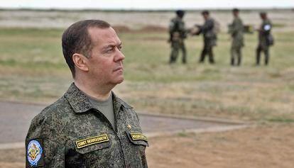 Medvedev avverte: attacco Usa ai russi significa Guerra Mondiale