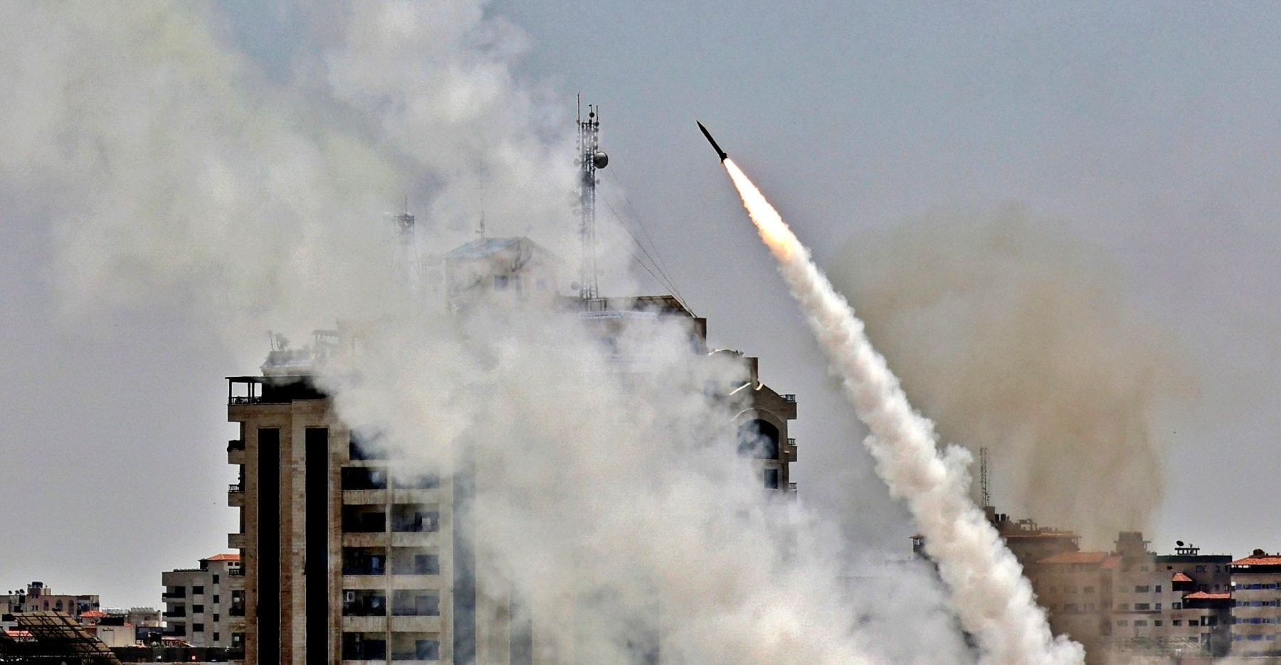 Hamas lancia una raffica di razzi su Tel Aviv, Israele riunisce gabinetto guerra