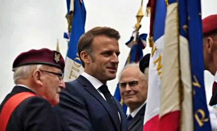 Macron apre cerimonia per 80 anni da D-Day: pronti a stessi sacrifici