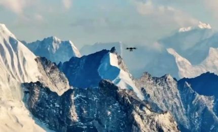 La prima consegna via drone sul Monte Everest