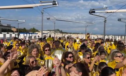 310 persone vestite come il sole a Grado, battuto record mondiale