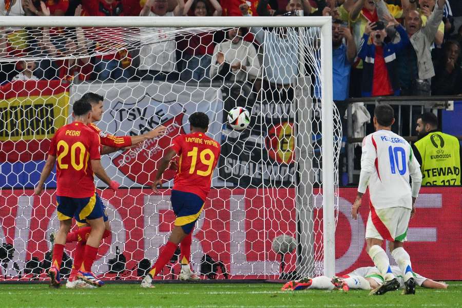 La Spagna domina ma vince 1-0 con autogol di Calafiori