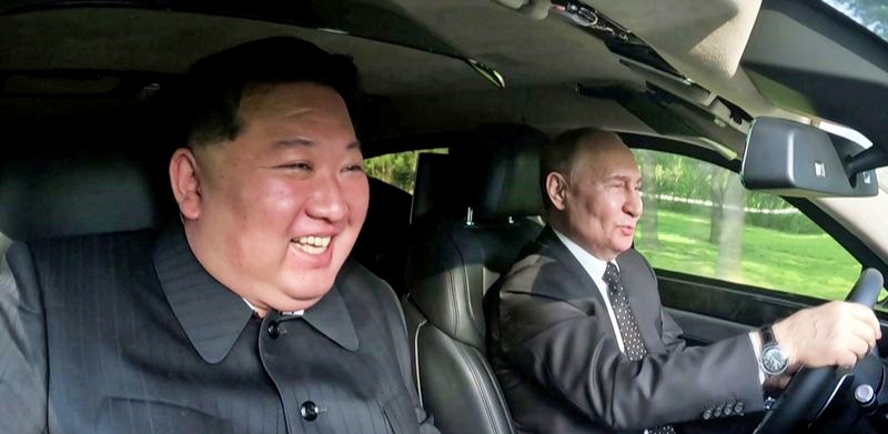 Nordcorea, Putin e Kim: dal giro in limousine alle carote ai cavalli