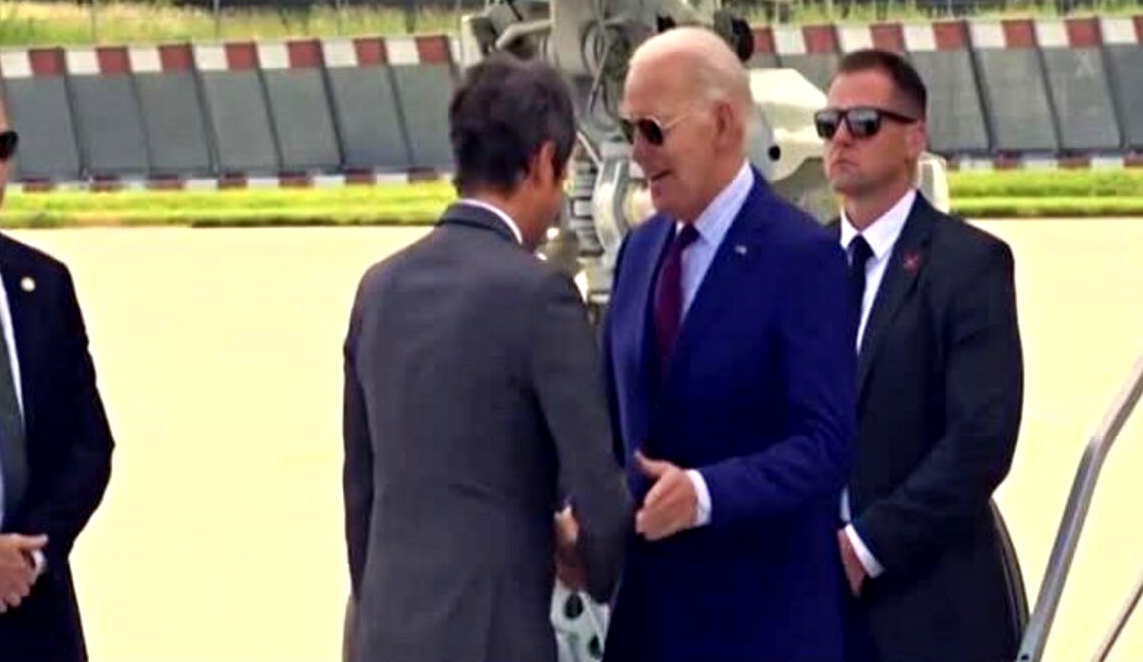 D day, il presidente Usa Biden arrivato in Francia per le commemorazioni