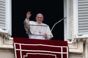 Vaticano/Il Papa: non lasciamoci travolgere dal presente ma ricordiamoci la meta