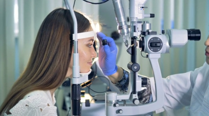 Lenti intraoculari biocompatibili per correggere i problemi di vista