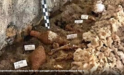 Tomba del Cerbero: corpo inumato scoperto con il corredo funerario