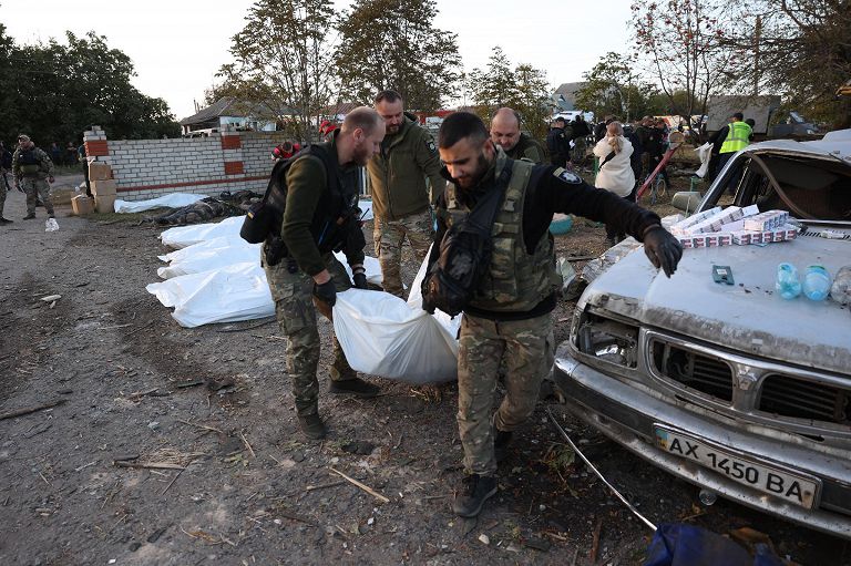 Ucraina, attacco russo su un parcogiochi: almeno 3 morti fra cui un bambino