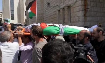 In centinaia ai funerali dell'attivista turco-americana uccisa da Israele